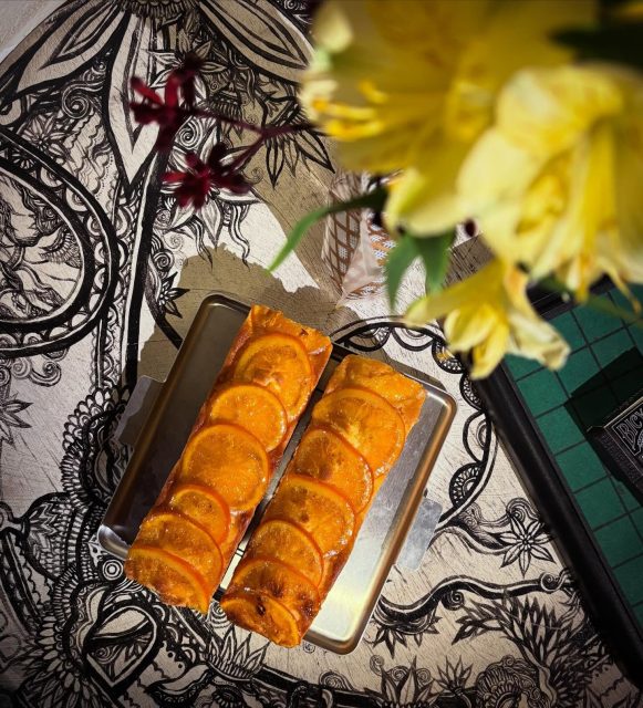 クリスマスだけの特別なパウンドケーキ。

限定品。

お花もいただきました。
ありがとう。